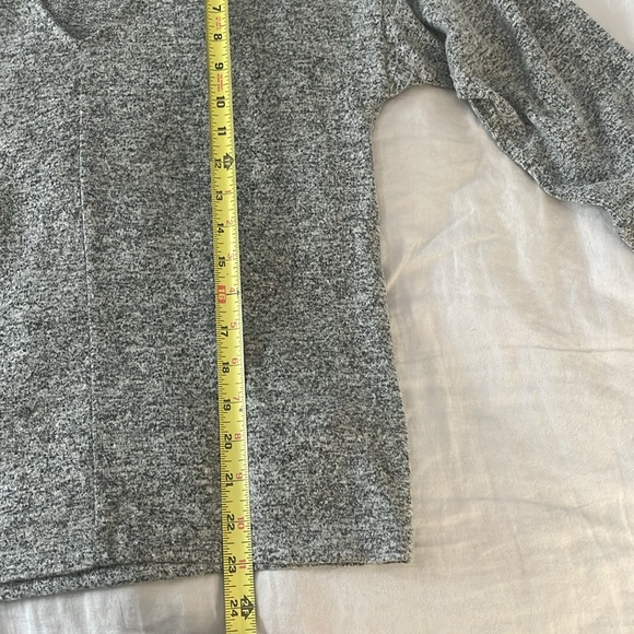Lucky Brand V Neck Cloud Soft Gray Long Sleeve T sz XS - Picture 5 of 6